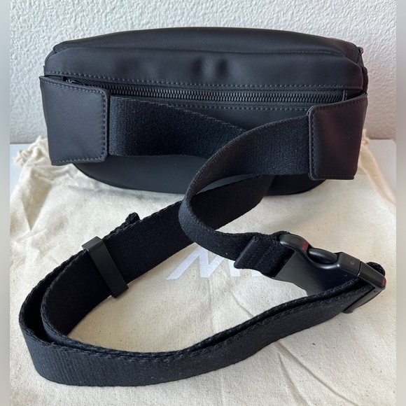 NWOT - Monos Metro Sling in Black Nylon - Picture 8 of 8